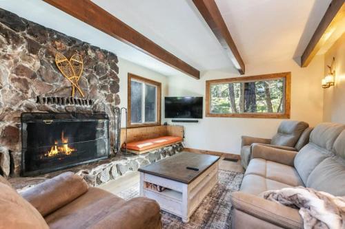 Chamberlands House | Brand New 3BDR Cabin 4 Min to Ski Resort and Beach