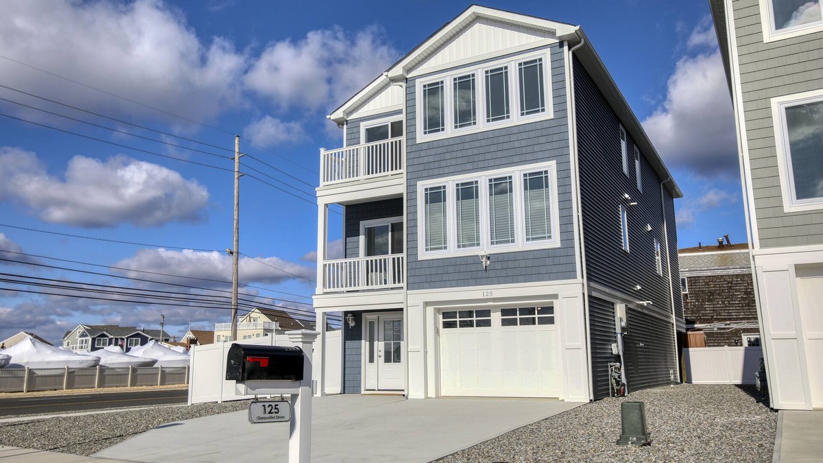 Normandy Beach House | Brand New 4-Bedroom with Den in beautiful Mantoloking