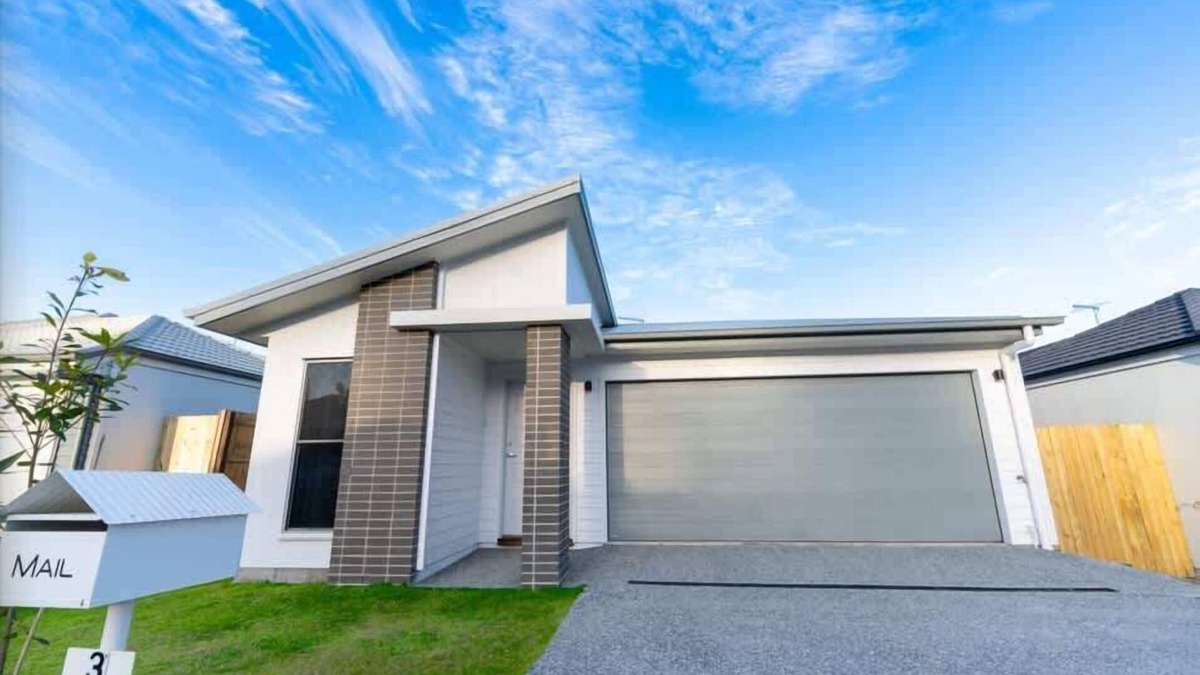 Park Ridge House | Brand New 4BR Family Oasis Easy Brisbane Access