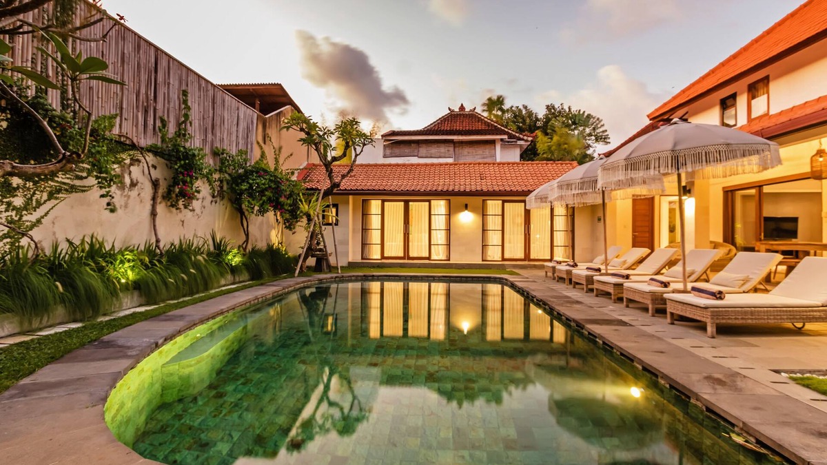 Central Seminyak Villa | BRAND NEW 5 BR with Enclosed Living 2 mins to Eat Street