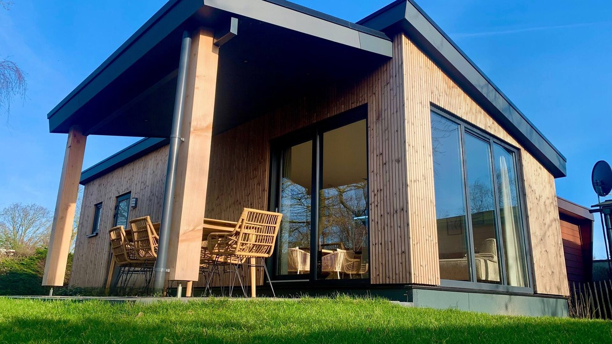 Sint Maartensvlotbrug House | Brand new and luxurious chalet with cosy veranda. Spacious and modern for 5 persons.