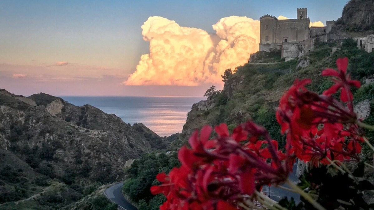 Savoca Apartment | Brand new apartment adjacent to the famous Vitelli bar from the film IL PADRINO.