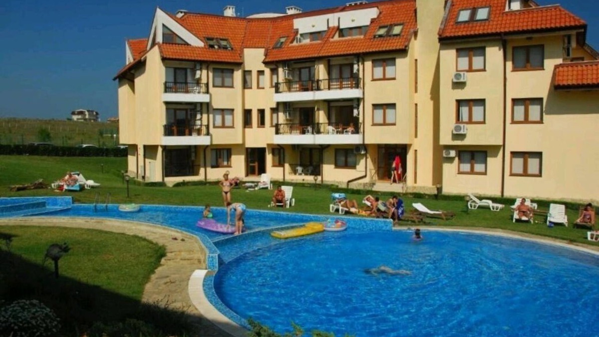 Avren Apartment | Brand New Apartment with pool, gym and playground