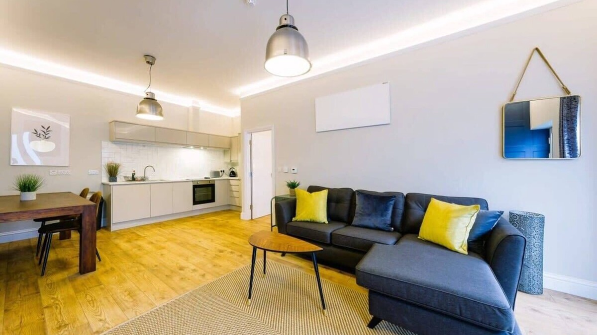 Patchway Apartment | Brand New Apartments close to Cribbs Causeway!