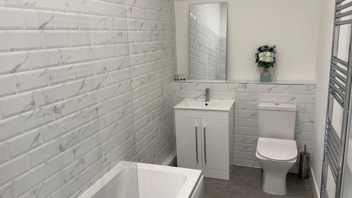 King's Bromley House | Brand New Barn conversion - With Hot Tub