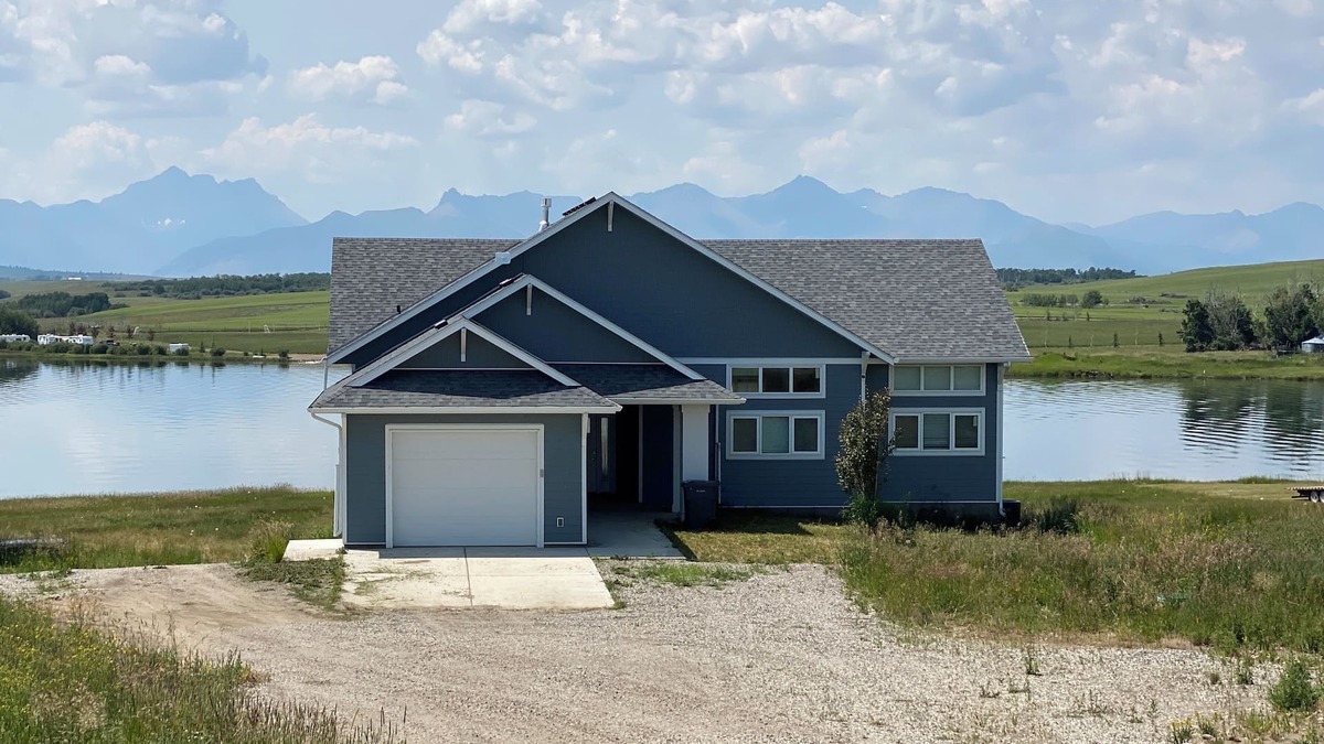 Mountain View House | Brand new beautiful home with the best view outside of Waterton Park. UPPER fl.