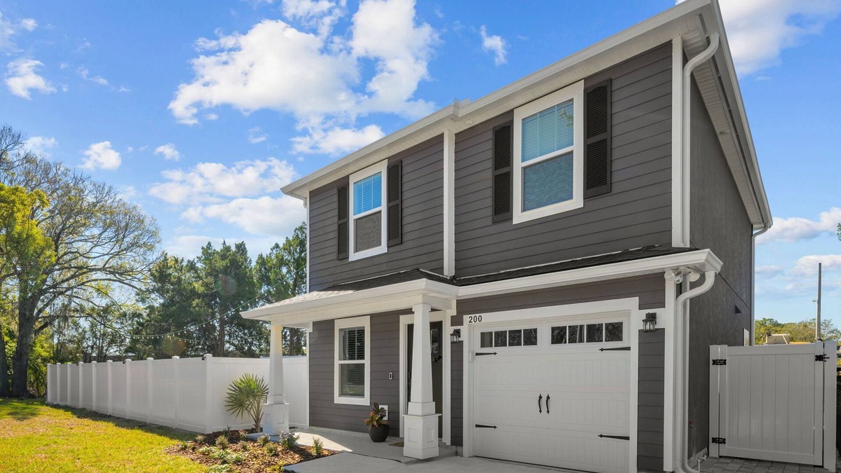 Arlington House | Brand New beautiful house with a luxury back yard!