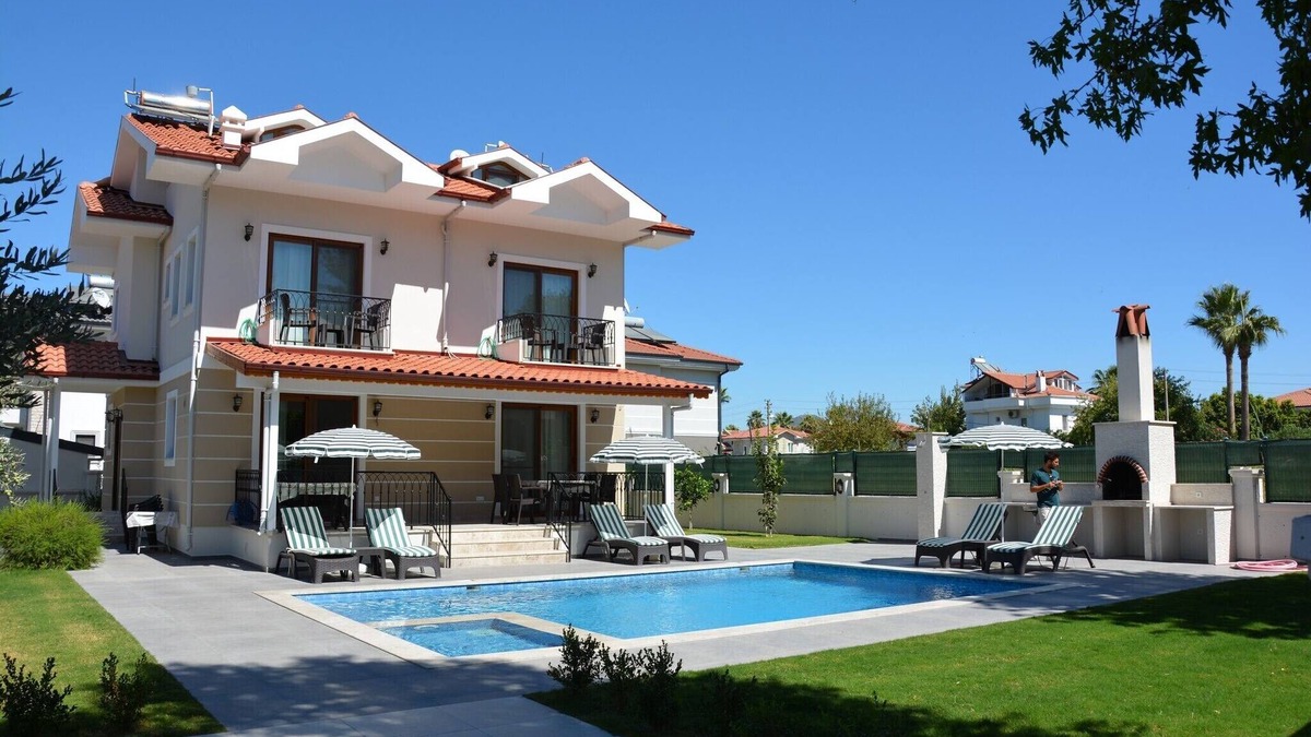 Dalyan City Center Villa | BRAND NEW BEAUTIFUL 5 BEDROOM VILLA WITH PRIVATE GARDEN AND POOL IN GULPINAR!