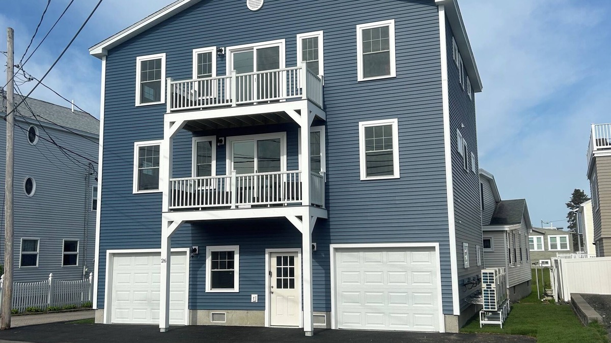 Southern Coast House | Brand New Build 4 bed/2 bath w/private beach access-On Atlantic Ave!