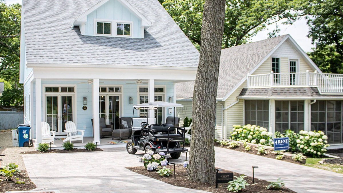 Lakeside House | Brand new cottage. Inside Lakeside- Beds premade with linens- Golf cart included