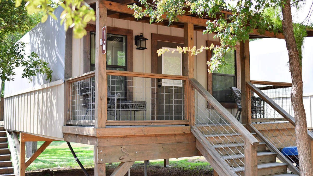 Seguin Cabin | Brand new Cabin with Pool, hot tub, kayaking, paddle boarding & hiking! - SG8