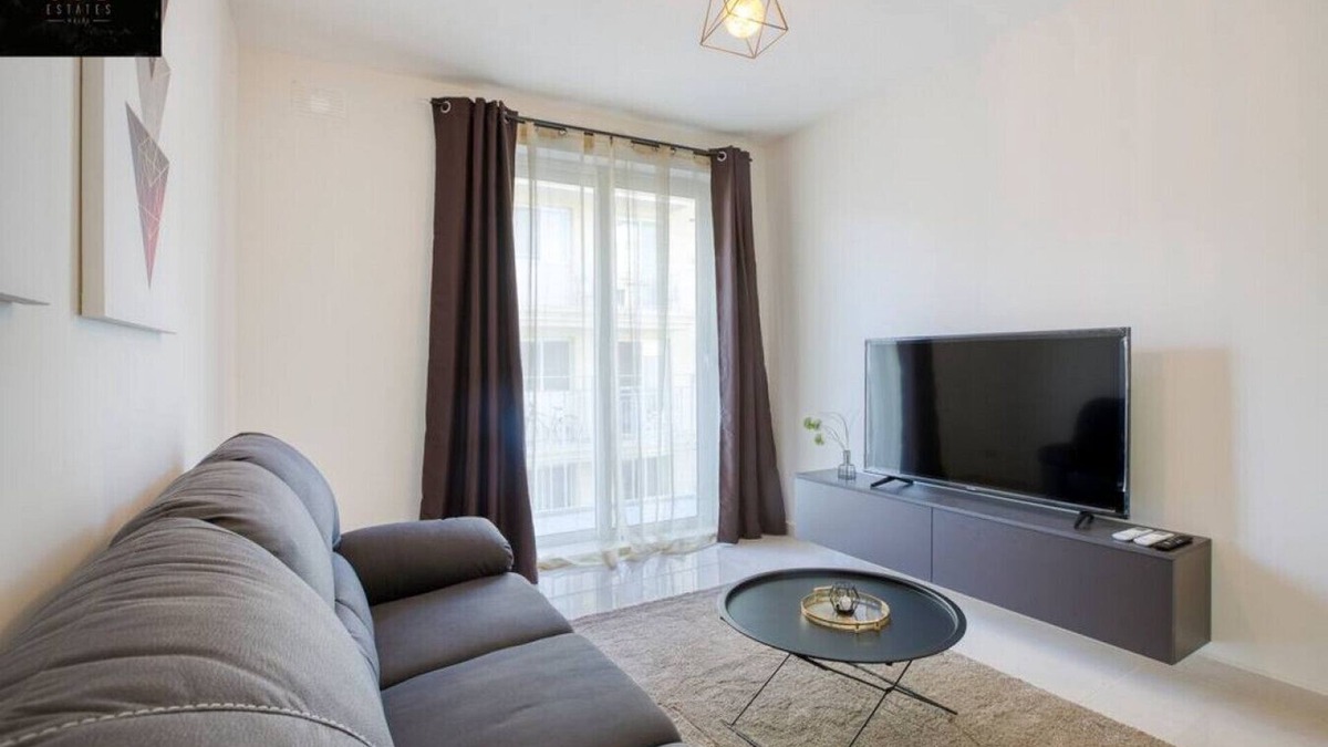 Gzira Apartment | Brand new central APT with strong WIFI & Comfy Bed