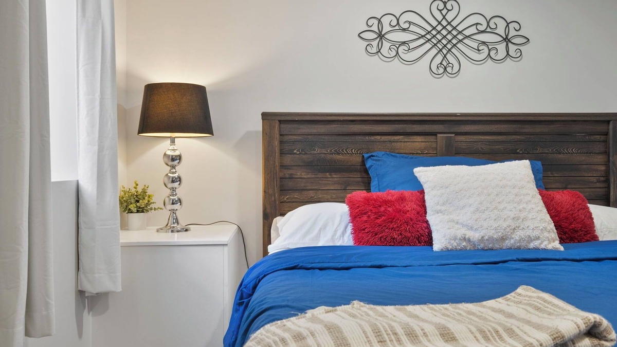 Union Park Apartment | Brand NEW Centrally Located with FREE parking and PET friendly!