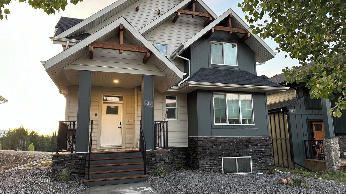 Nordegg House | Brand New Collieries Guest House with Fireplace