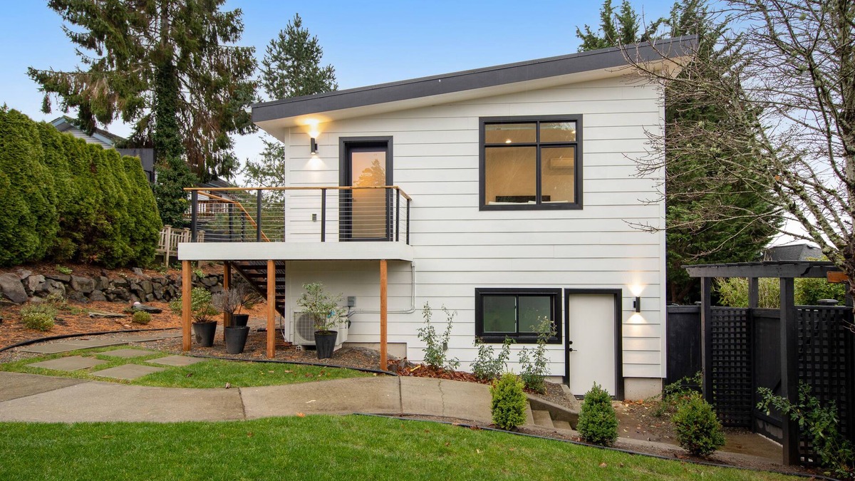 Magnolia Cottage | Brand New Cottage with Free WiFi & Full Kitchen