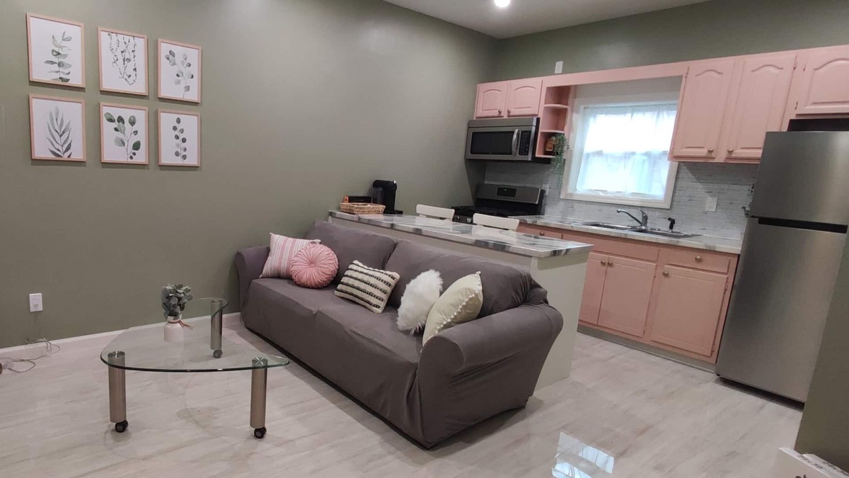 Delaware Apartment | Brand New Cozy Downtown Apartment