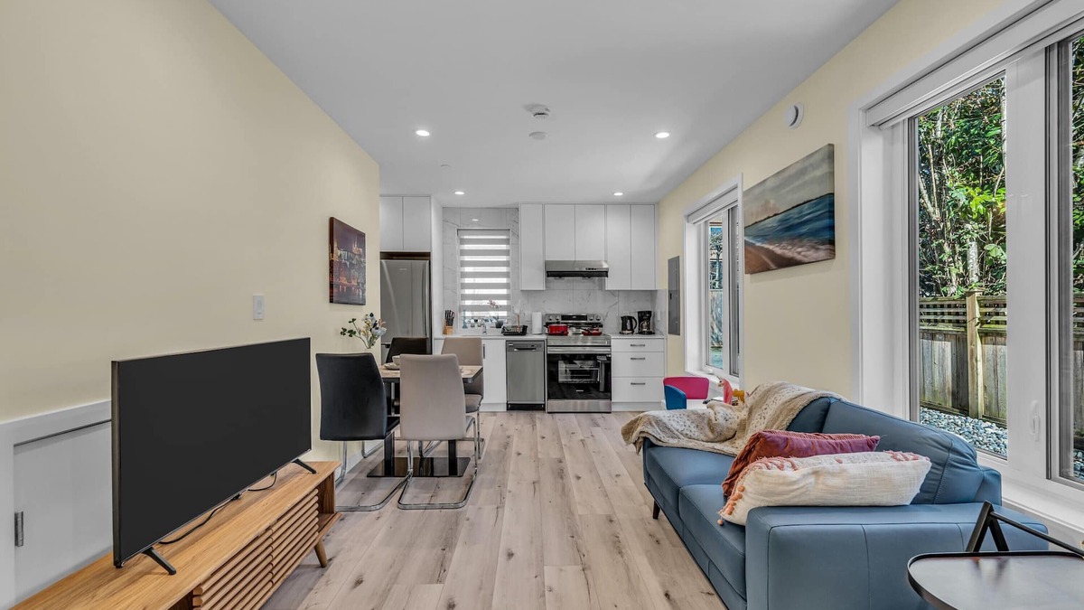 Dunbar House | Brand-New Cozy & Spacious 2 Bed/1 Full Bathroom Laneway House