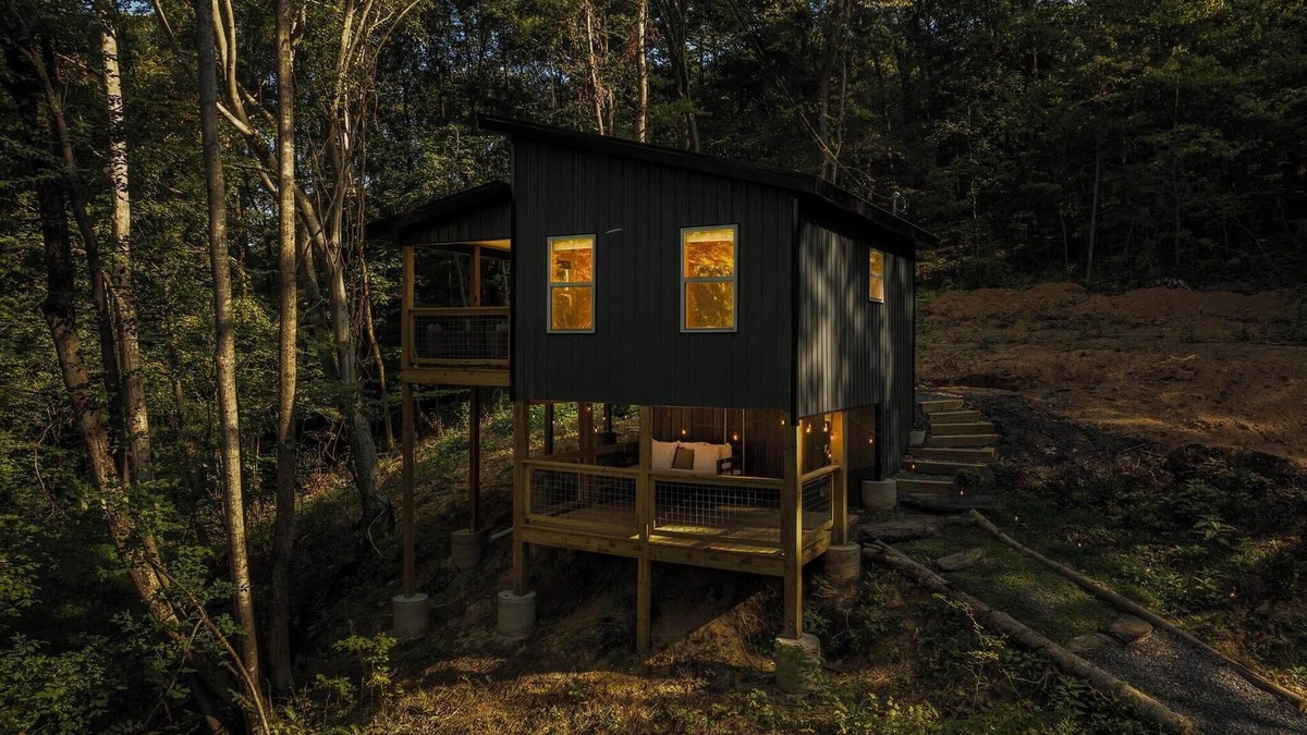 Damascus Apartment | BRAND NEW! COZY TREEHOUSE IN DAMASCUS! PETS STAY FREE!
