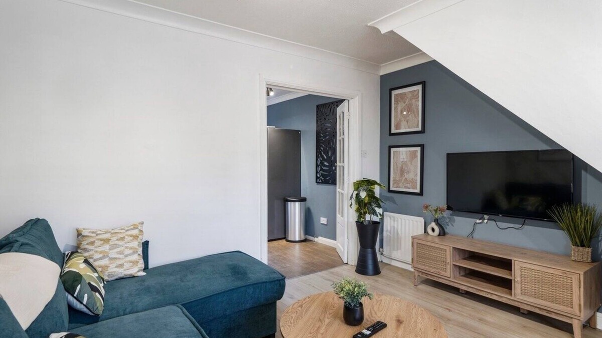 Livesey House | BRAND NEW - Delightful Abode in London - Garden
