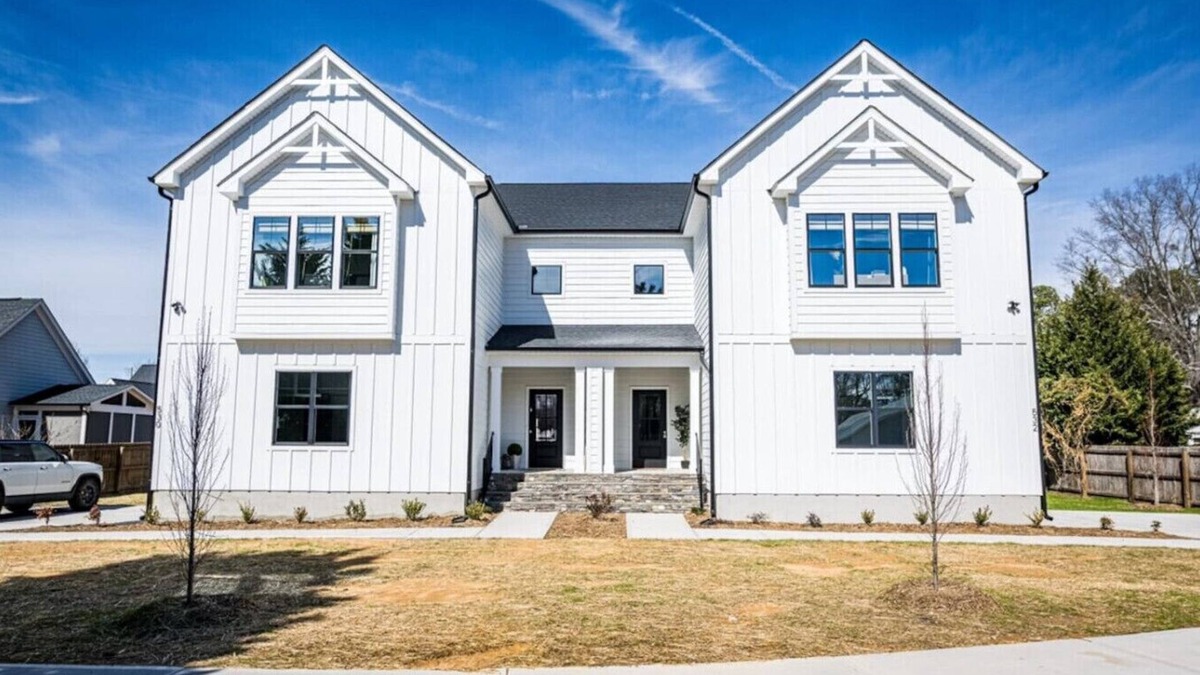 Apex House | Brand New-Downtown Apex-4BD/4BA-Gameroom-2 Kings!