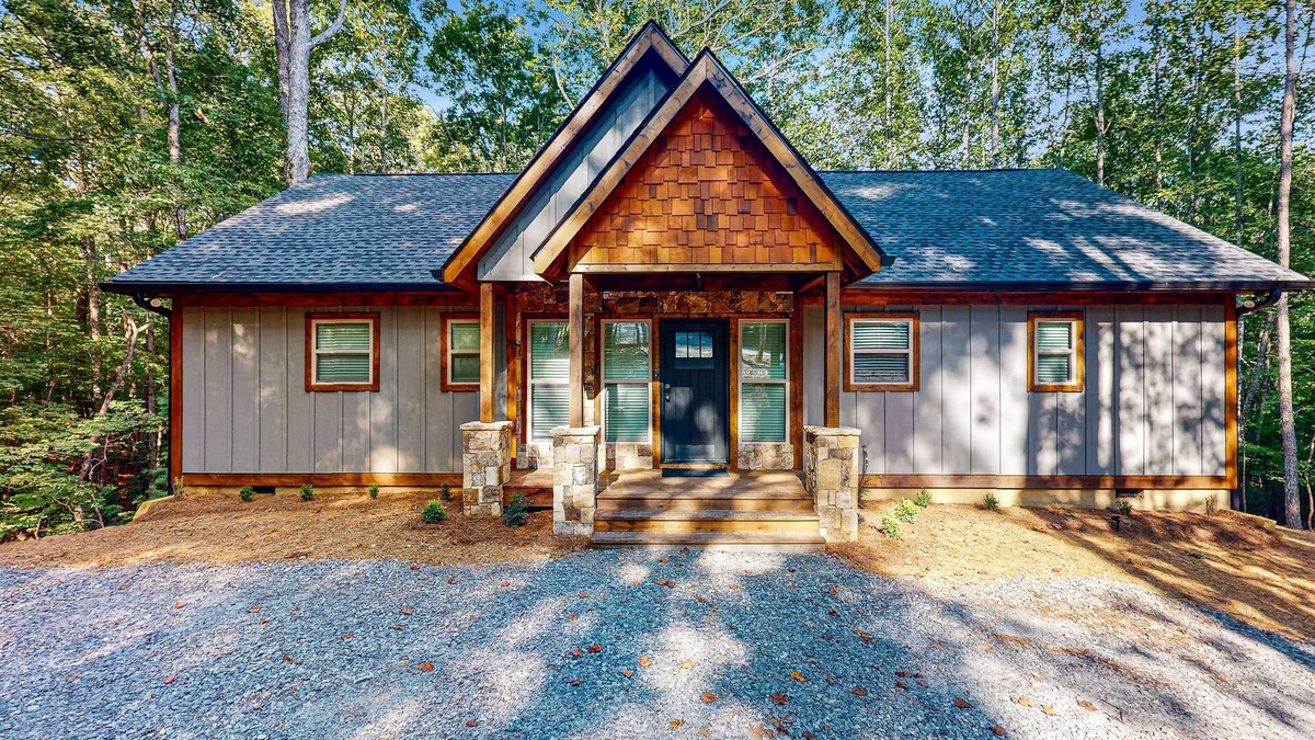 Ellijay Cabin | Brand new family friendly cabin with luxury deck in Coosawattee River Resort