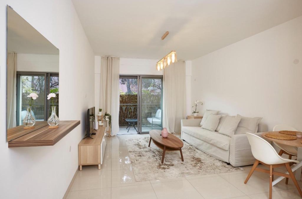Mea She'arim Apartment | - Brand New Flat Haneviim Street -
