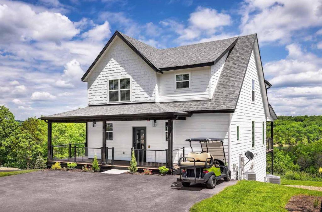 Kimberling City House | BRAND NEW! FREE amenities and a Gorgeous Lakefront Luxury Cabin with 2 Resort Pools