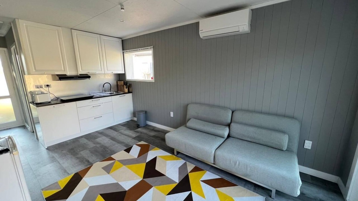 Richmond Heights Cottage | Brand new GuesthousenCompletely Private.n2 min drive or 10 min walk to the lake.