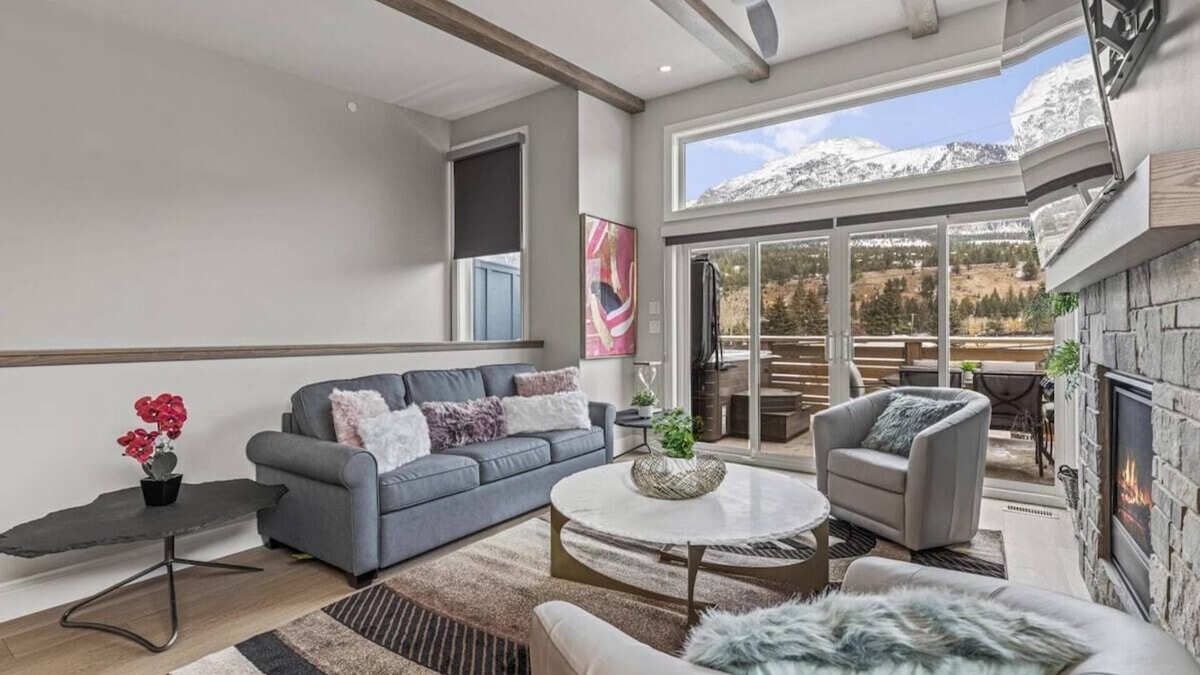 Teepee Town House | BRAND NEW|Hofburg by SSR|TopView|Luxury|PRIVATE HOT TUB|4BR plus Den