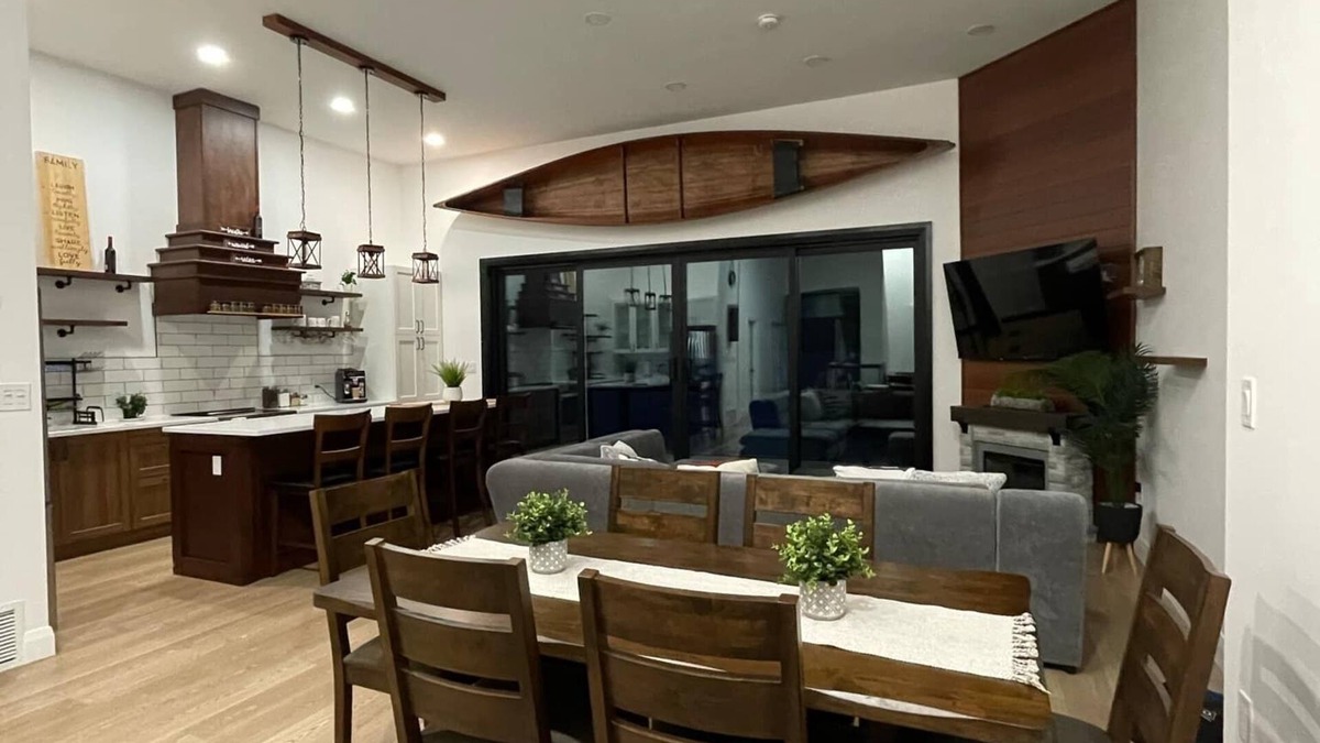 Calabogie House | Brand new home, lakefront with Level 2 EV charger, Starlink high speed internet