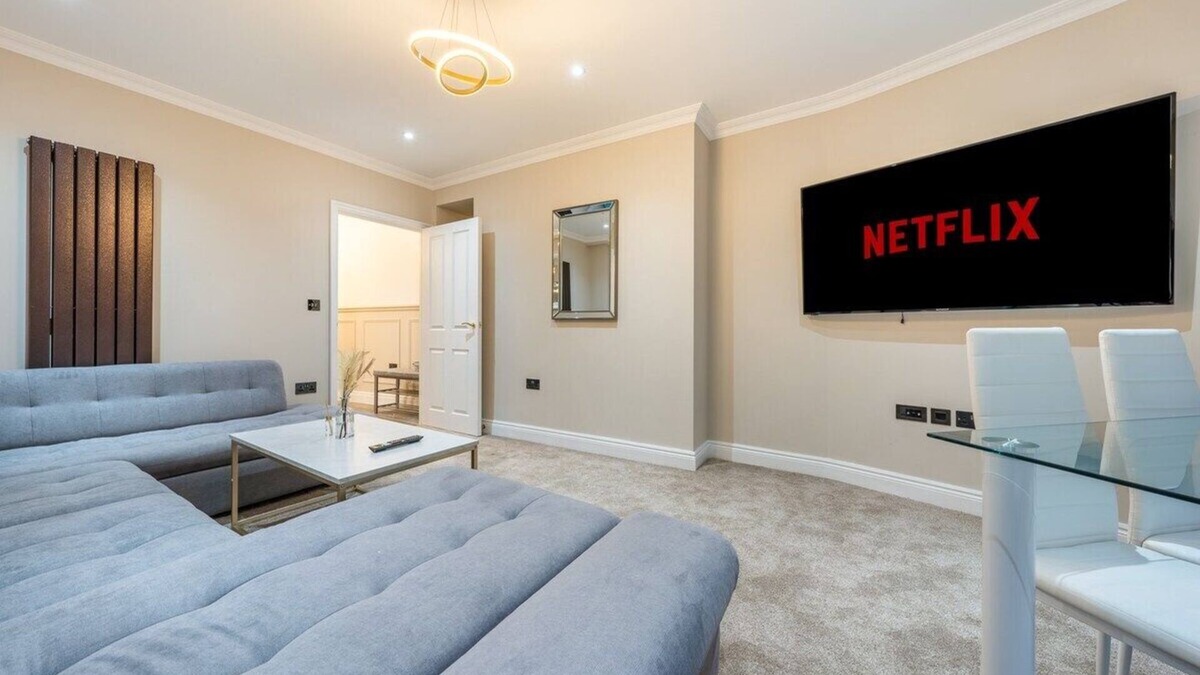 Bromley South House | Brand New House by Canary Wharf/Bow