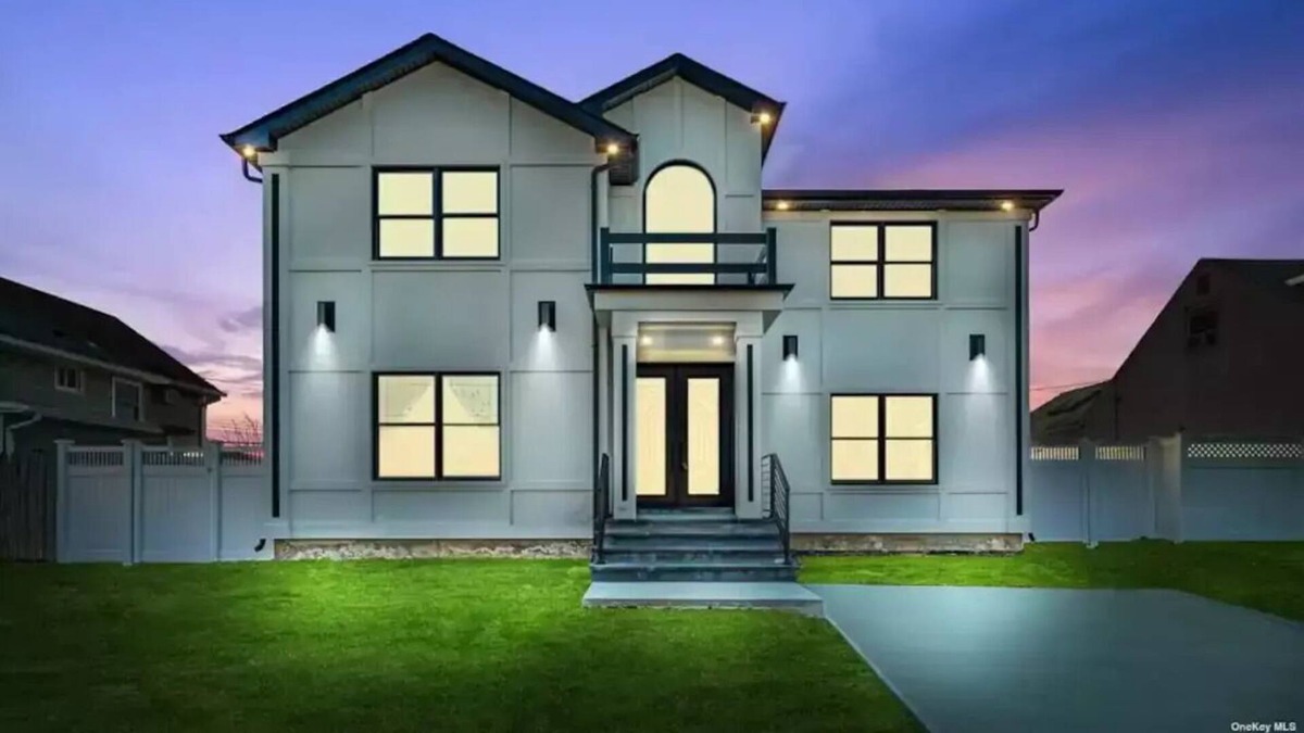 Bethpage House | Brand new house in Hicksville!