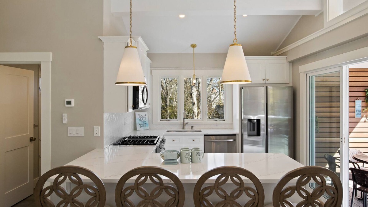South Yarmouth Hotel | Brand New House steps away from Parker River Beach