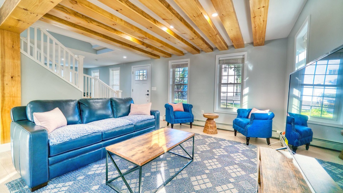 Saugerties House | Brand New House w gated backyard that is located right at the Saugerties Village