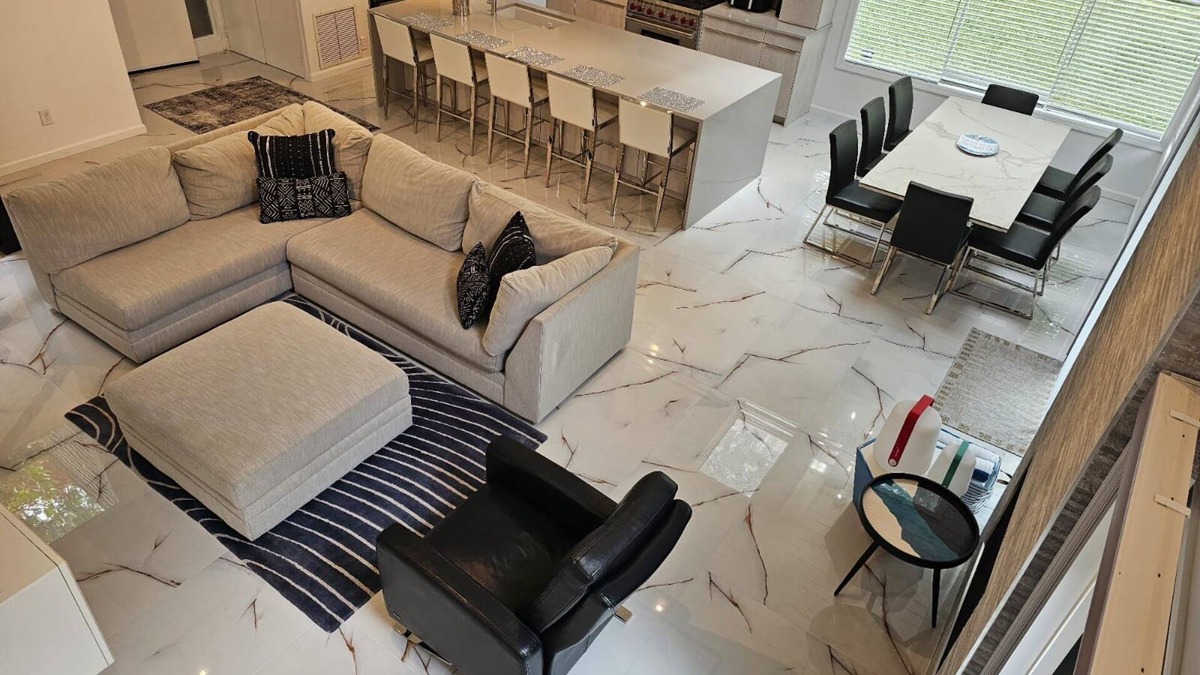 North Sea House | Brand New Kitchen and Renovation -Heated Salt Water Pool -Great Location