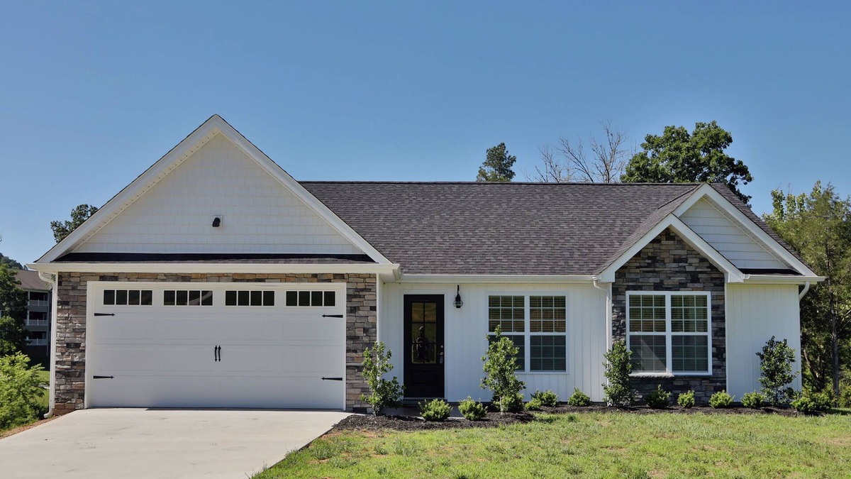 Maynardville House | Brand New Lake House on Norris Lake ~ Includes Paddle Boards and Kayaks!