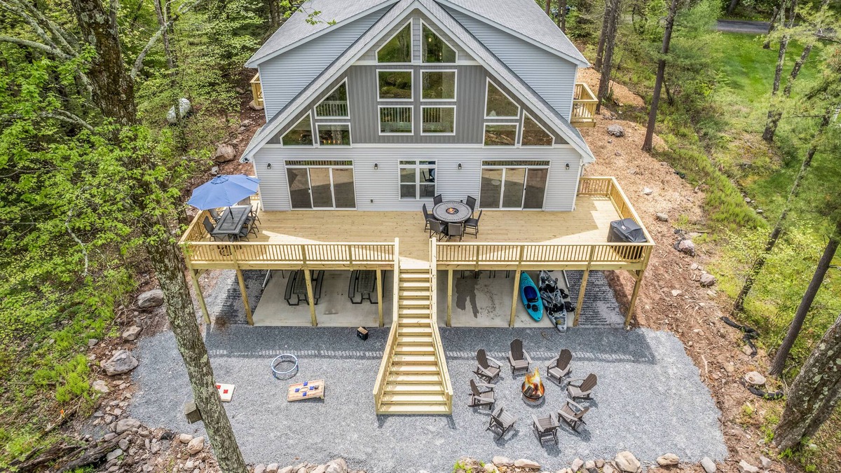 Blakeslee House | Brand New Lakefront 6k sqft Luxurious 9 BR Property in the Poconos!