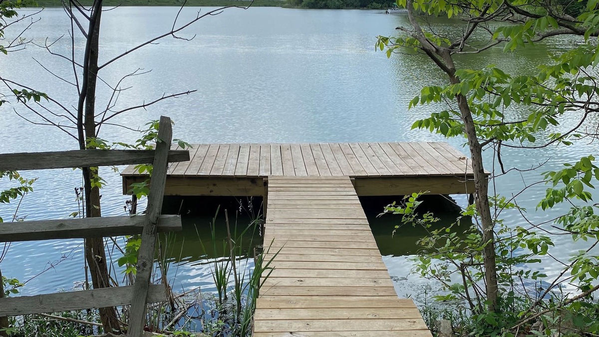 Corinth Cabin | Brand New Lakefront Cabin with hot tub close to Ark Encounter