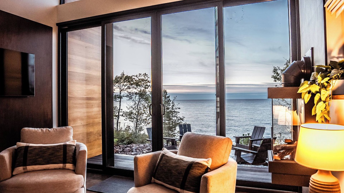 Tofte Cabin | BRAND NEW Lakefront Tiny Home w/Treehouse Sauna - Jarvi Cabin at Stay Boreal