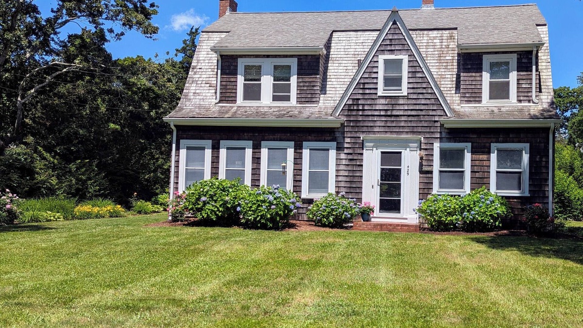 Silver Beach House | BRAND NEW LISTING! 5BD Home-A/C, Sunroom, Patio, Access to Association Beach