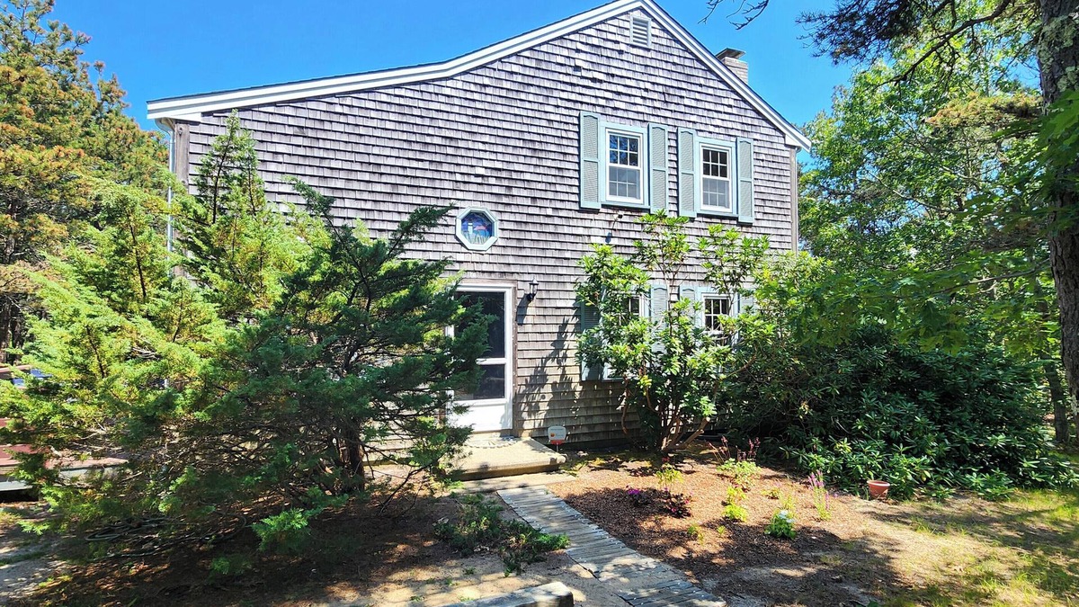 Truro House | BRAND NEW LISTING! Comfortable 3BD-A/C, Deck, Short Drive to All the Best of Truro!