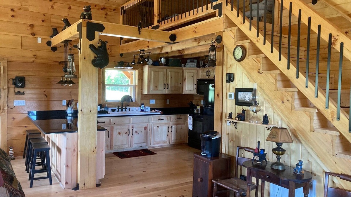 Stuart Cabin | Brand new Log Cabin. Secluded on 62 acres