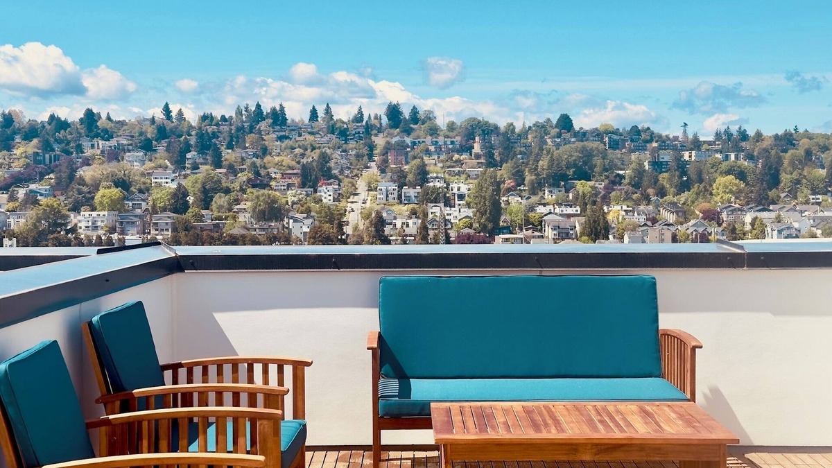 North Queen Anne House | Brand New, Luxe & Bright Gem: Prime Location - Queen Anne, Roof Deck, Views