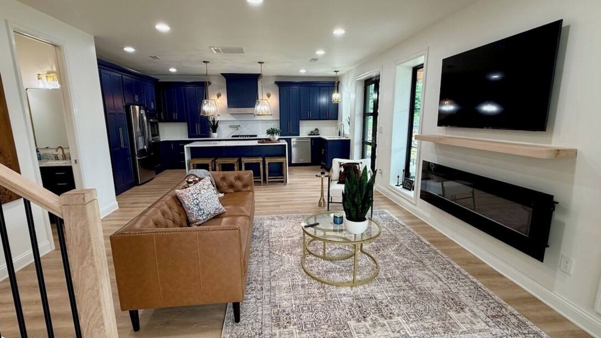 Lake of the Ozarks House | Brand new luxurious 3-bedroom home w/huge dock in Captain Ron's cove