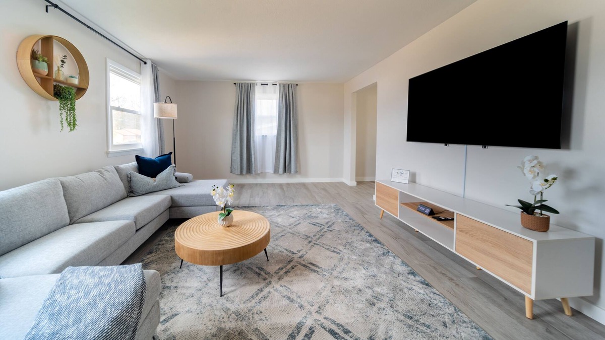 Vermilion House | Brand New Luxurious Retreat near Downtown Vermilion and Beach