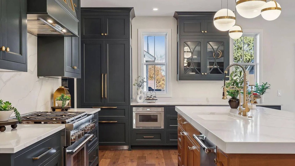 Wayzata House | Brand New! Luxury 5BR House in Heart of Charming Downtown Wayzata