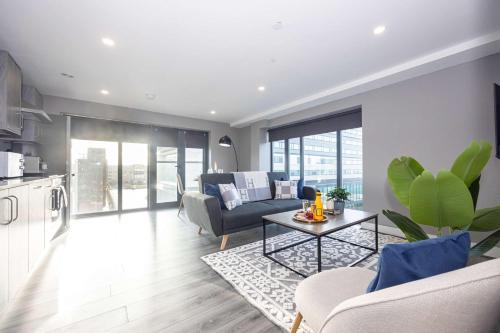 The Docks Apartment | BRAND NEW Luxury Home by City SuperHost