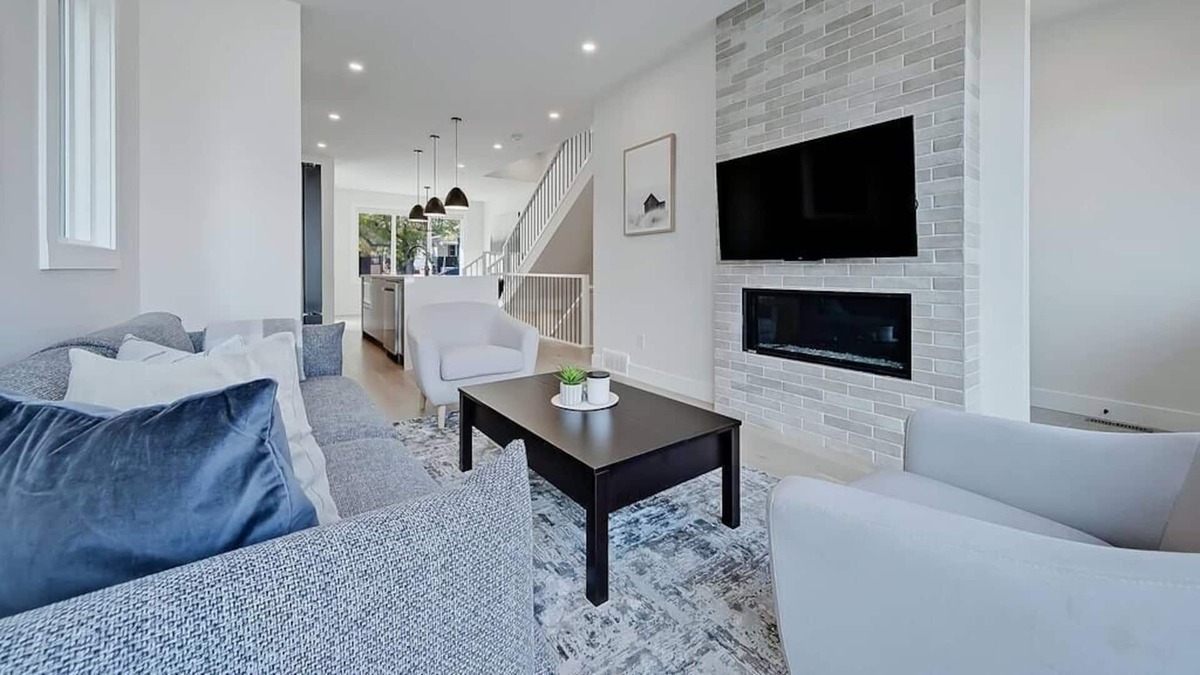 Bridgeland House | Brand New Luxury Home in Bridgeland - Sleeps 10