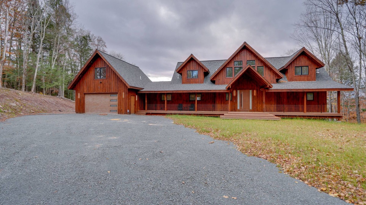 Windham Cabin | Brand New Luxury Ski Cabin - 2 Mi to Windham Mtn!