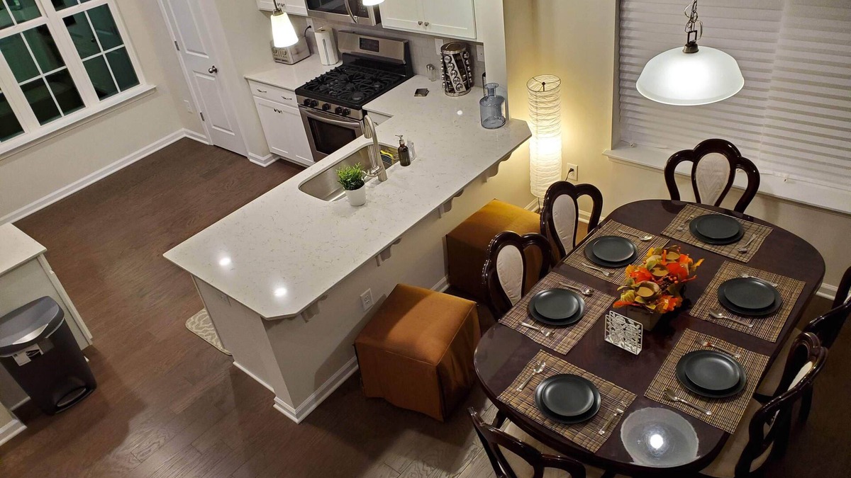 Charlotte House | Brand new luxury townhouse in prime location in Ballantyne - Book now!